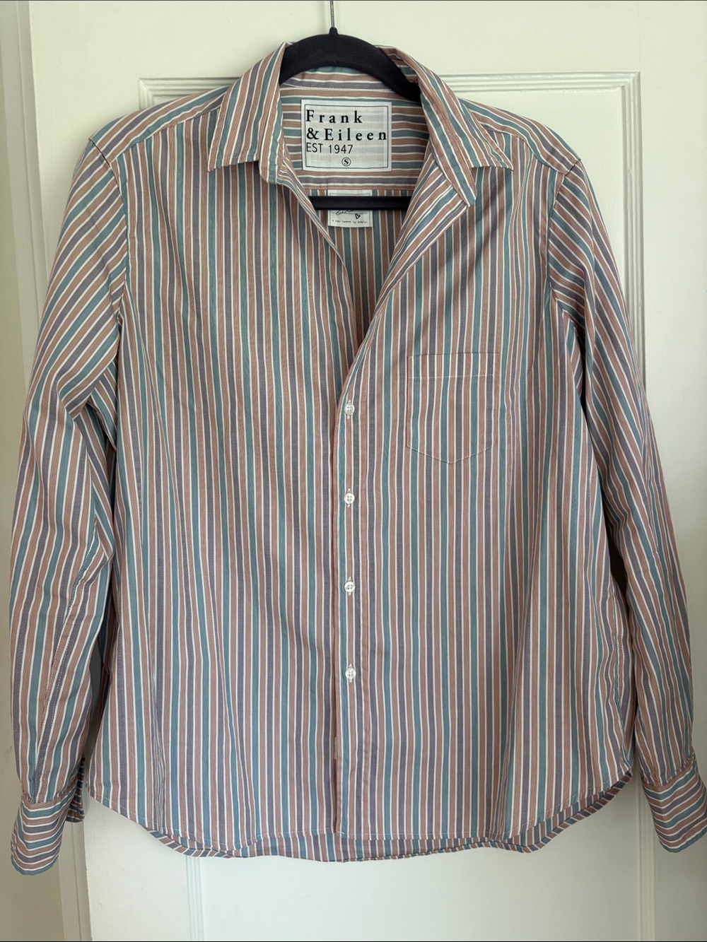Frank & Eileen Eileen button down Size Small.
